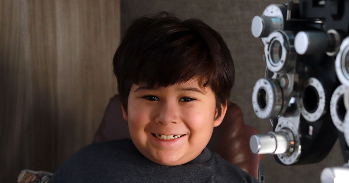 A child from Grainger Elementary School in Okanogan, WA having his eyes screened.